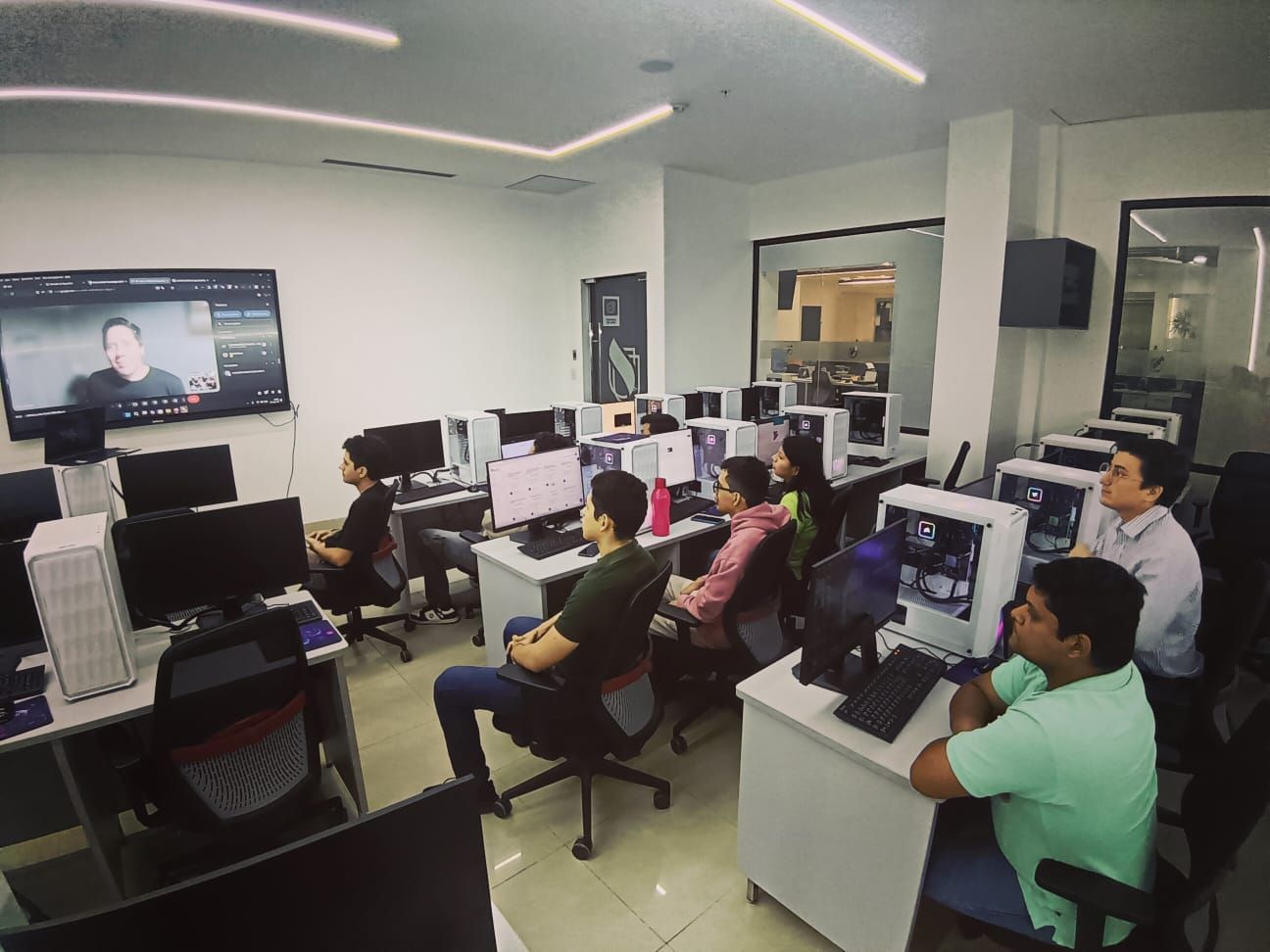 Charla Seguridad en la Nube en Universidad ECOTEC